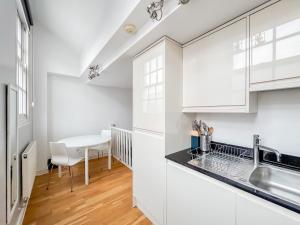 Stylish Camden Apartment C3