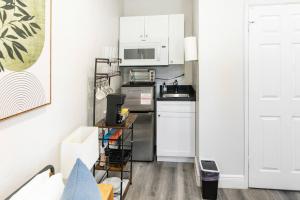 Cozy Modern Studio Near Sunny Isles & Bal Harbour