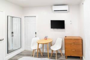 Cozy Modern Studio Near Sunny Isles & Bal Harbour