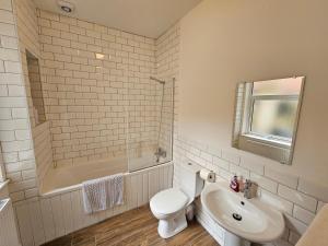 Kings Central 3 Bedroom, free parking & Wifi