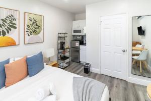 Cozy Modern Studio Near Sunny Isles & Bal Harbour