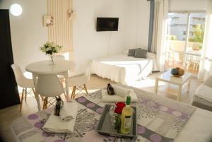 Wonderful suite in sunny Benal Beach