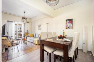 Stylish 2BD with Balcony in Central Athens