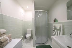 Bright & Cozy Apartment with Netflix & Xbox!