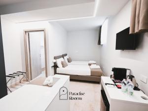 Hotel Paradise Rooms