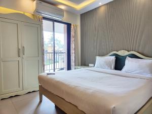 Candolim 1BHK Designer Apartment with Pool and Gym near Beach North Goa