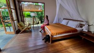 Tropical 4 Bedrooms Villa in Central Penestanan, UBUD