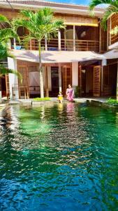 Tropical 4 Bedrooms Villa in Central Penestanan, UBUD