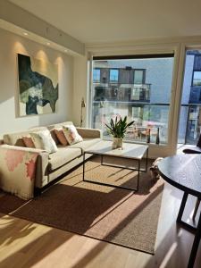 Flott leilighet mellom sjø og fjell