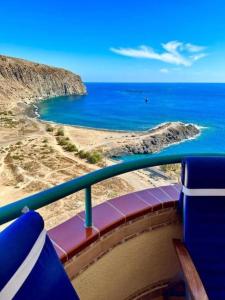 Los Cristianos First line