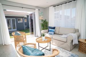 Cosy Private Cottage pool & gamesroom