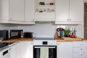 Family home near the ocean, with large patio & BBQ