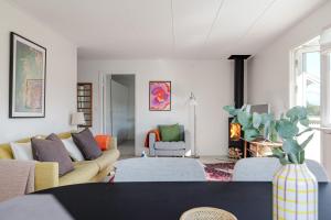 Family home near the ocean, with large patio & BBQ