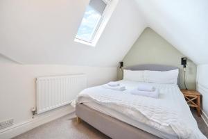 Perfectly Located, Central Bowness Flat With Free Parking and Lake Views