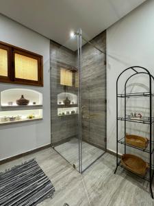 Villa en centre Ville de Marrakech, 5 Chambres, Piscine, Rooftop