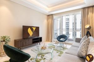 Vogue Vacation Homes, Downtown Mon Reve near Burj Khalifa and Dubai Mall, Two Bedroom plus kids room Apartment with Balcony and Access to all Amenities