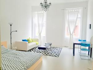 Bright and Cozy - City Center Apt