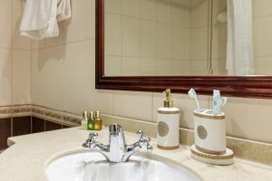 Cozy 1BR with gym & pool in heart of Marina - Opal Tower