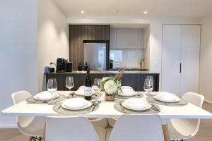 Docklands Skyline Apartments by Luma Signature