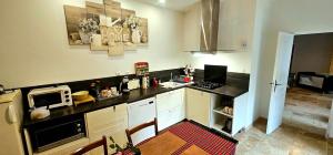 T-2est 46m dons la maison au bord du Canal du Midi