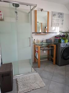 Chambre avec SDB privative et parking MOTO ou VL