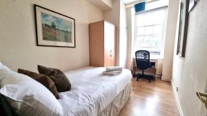 3 Bedroom Apartment in Queensway