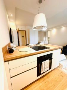 New Cannes Studio, Patio, Steps from La Croisette