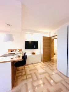 New Cannes Studio, Patio, Steps from La Croisette