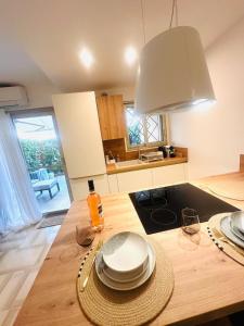 New Cannes Studio, Patio, Steps from La Croisette