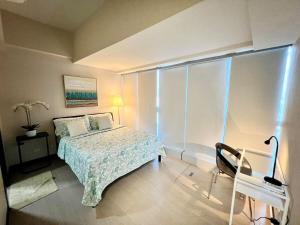 Upscale 2BR in Uptown Parksuites with Free Parking