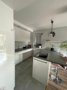 SECRET GARDEN APARTMENT z ogródkiem, bezpłatnym miejscem w garażu podziemnym