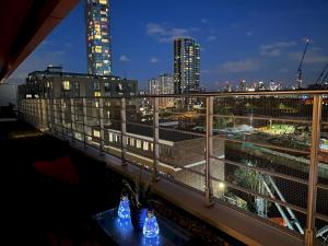 Pass the Keys 40ft Balcony City Views, Canary Wharf & Olympic Park