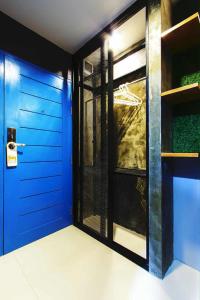 Coconut budget & boutique