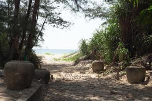 Beachfront Pool Villa - Lạc Villa