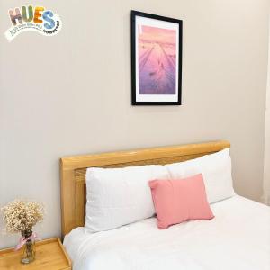 Hues Homestay - 2BR Spacious Stay & Parking