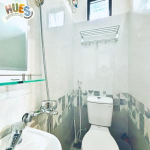Hues Homestay - 2BR Spacious Stay & Parking