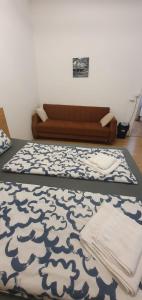 Sweet 2BR Shared Apt next to Enkplatz U3