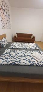 Sweet 2BR Shared Apt next to Enkplatz U3