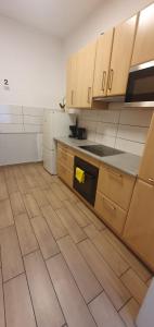 Affordable Private Rooms Close to City Center with Smart TV