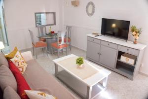 Benal Beach sunny apt with sea views