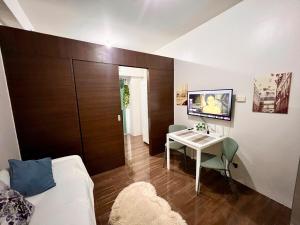 Skyline Serenity Designer 1BR with Balcony at Air