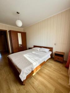 Апартаменти з трьома роздільними спальнями!