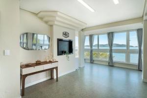 B300 - Casa Beira Mar com piscina Privativa