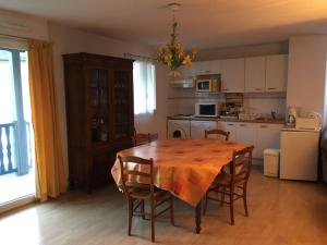 Appartement spacieux 3 chambres avec balcon et parking privé