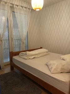 Appartement spacieux 3 chambres avec balcon et parking privé