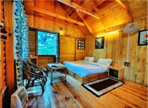 Sneha Cottage, Tirthan Valley - #riverside #premium room #cafe #comfortable stay #garden with fireplace #property of the year