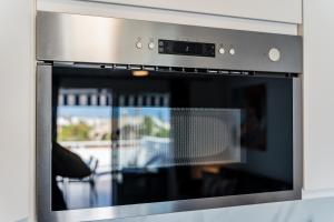 Renovated apartment with sunny terrace and ocean views in Malibu Park Tenerife