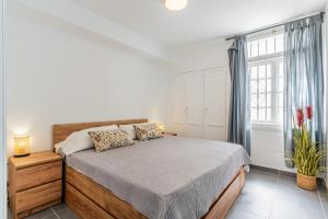 Renovated apartment with sunny terrace and ocean views in Malibu Park Tenerife