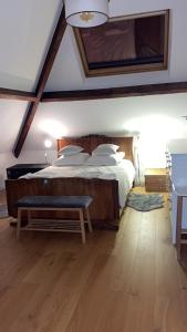 belle chambre moderne , avec douche équippement complet