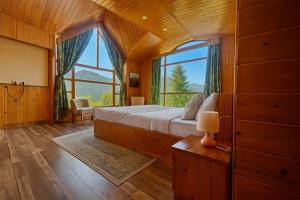 Shree Ram Cottage, Manali - 1,2,3 Bedroom Luxury Cottages Available